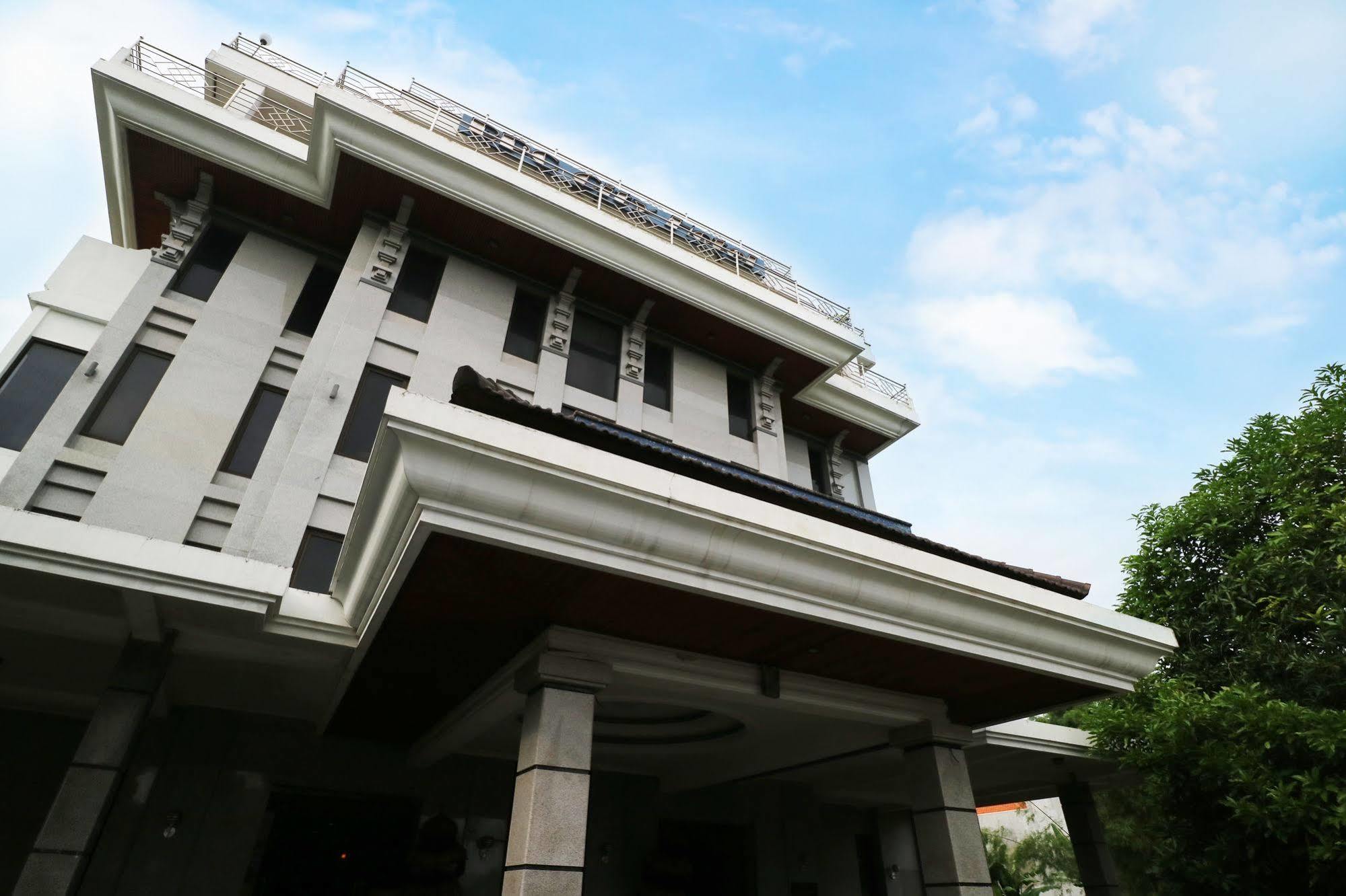 Bali Paradise City Hotel Denpasa Buitenkant foto